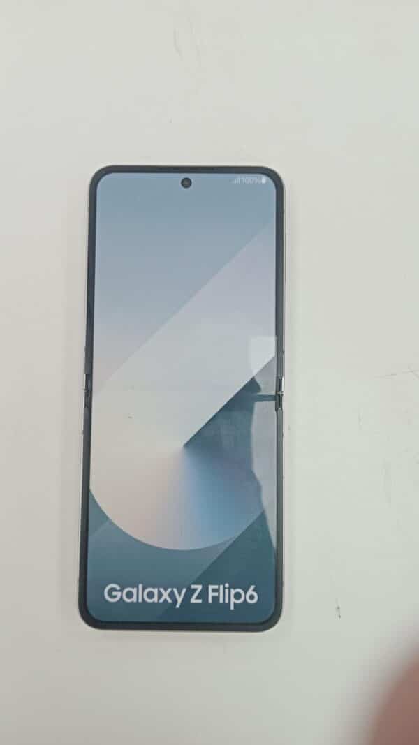 Samsung Galaxy Z Flip6 - Image 4